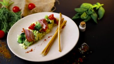 Erimiş mozzarella ve makarna ile katmanlı çeşitli taze sebzeler ile yapılan sağlıklı renkli sebze lazanya büyük bir kısmı beyaz bir tabak tabak tabak tabak tabak tabak tabak tabak tabak tabak tabak tabak tabak tabak tabak tabak tabak tabak tabak tabak tabak tabak tabak tabak tabak tabak tabak tabak tabak tabak tabak tabak tabak tabak tabak tabak tabak tabak tabak tabak tabak tabak tabak tabak tabak tabak tabak tabak tabak tabak tabak tabak tabak tabak tabak tabak tabak tabak tabak tabak tabak tabak tabak tabak tabak tabak tabak tabak tabak tabak tabak tabak tabak tabak tabak tabak tabak tabak tabak tabak Siyah arka plan . Yavaş mo