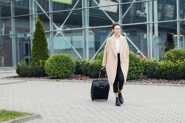 Obchodní Žena Mezinárodním Letišti Stěhování Odbavovací Airplane Cestování Výlet Mobility — Stock fotografie