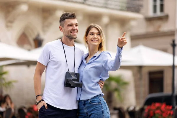 Voyage Couple Touristique Voyager Marcher Sur Rue Portrait Une Belle — Photo