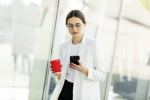 Cropped Image Successful Business Woman Wearing Suit Using Modern Smartphone — Stock Photo, Image