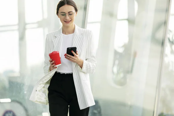 Cropped Image Successful Business Woman Wearing Suit Using Modern Smartphone — Stock Photo, Image