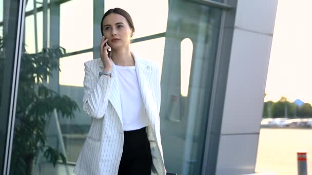 Adult Caucasian Confident Young Business Woman White Shirt Talking Phone — Stock Video