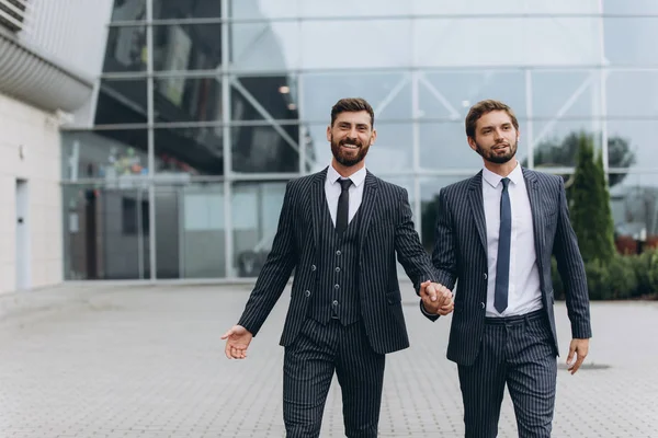 Concepto Negocio Tecnología Personas Imagen Dos Jóvenes Empresarios Comunicándose Reunión — Foto de Stock