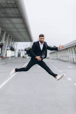 İki işadamı birlikte tartışıyor
