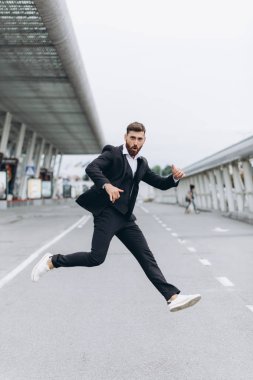 İki işadamı birlikte tartışıyor