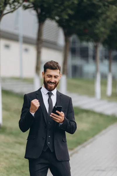 Dos hombres de negocios discutiendo juntos — Foto de Stock