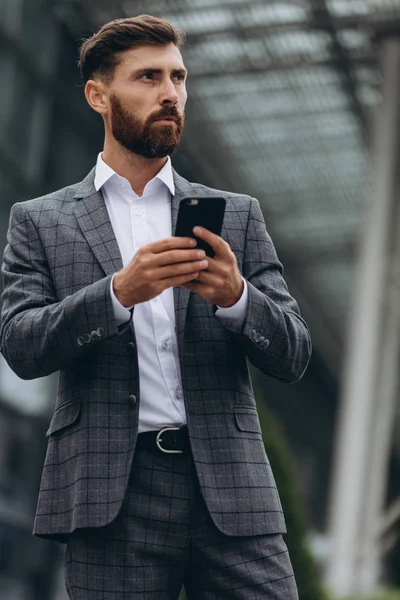 Dos hombres de negocios discutiendo juntos — Foto de Stock