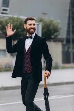 İki işadamı birlikte tartışıyor