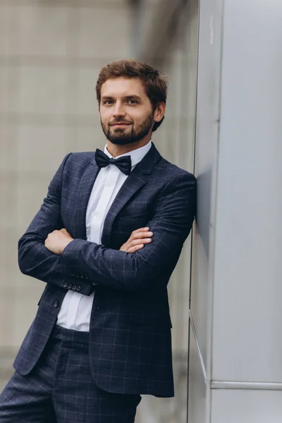 Twee zakenlieden die samen discussiëren — Stockfoto