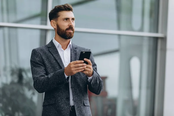 Dos hombres de negocios discutiendo juntos — Foto de Stock