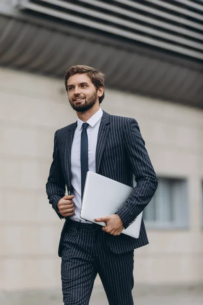 Dos hombres de negocios discutiendo juntos — Foto de Stock