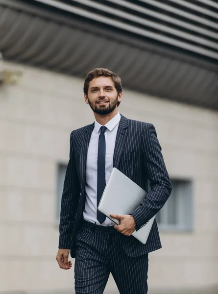 Dos hombres de negocios discutiendo juntos — Foto de Stock