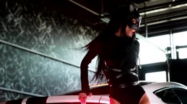 arabada dans genç oldukça sıcak kadın