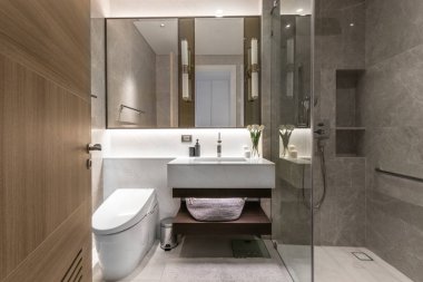 Konforlu temiz ve beyaz banyo..