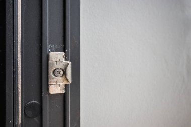 Sivrisinek ağlı siyah demir pencere