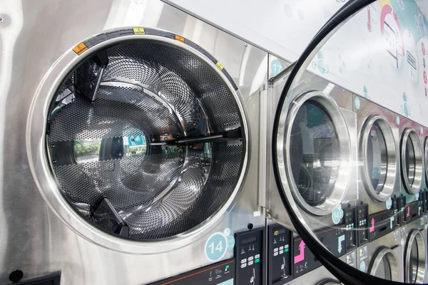 Närbild Ljus Och Ren Tvättmaskin — Stockfoto