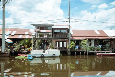 Tayland 'da kanal boyunca eski topluluklar