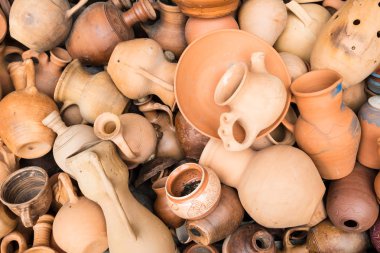 Eski kil tencere, arka plan