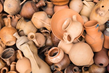 Eski kil tencere, arka plan