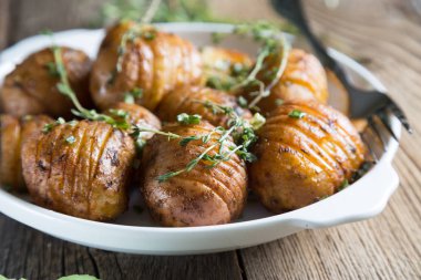 otlar fırında patates