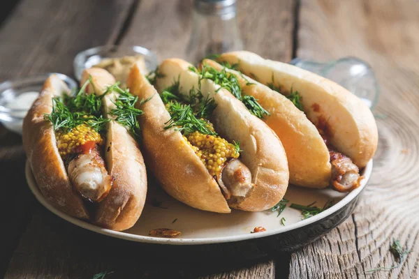 Hot Dogs Con Mostaza Eneldo Picado — Foto de Stock