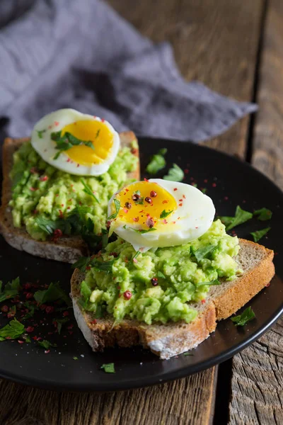 Avokado Yumurta Sandviç — Stok fotoğraf