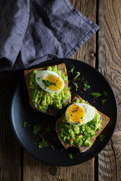 Avokado Yumurta Sandviç — Stok fotoğraf