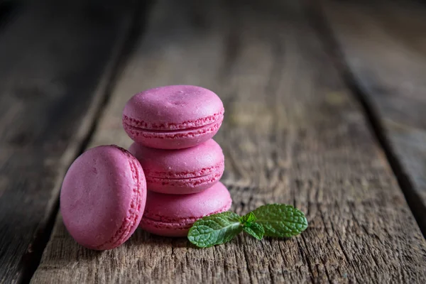 Macarons Colorés Sur Table Bois — Photo