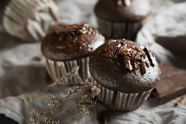 Schokoladenmuffins Auf Dem Tisch — Stockfoto