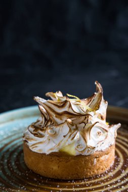 Lezzetli kek koyu arka plan üzerine