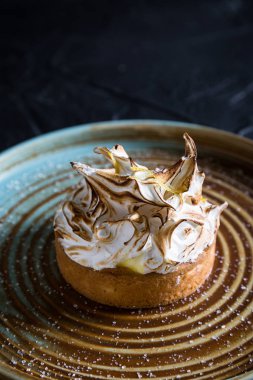 Lezzetli kek koyu arka plan üzerine