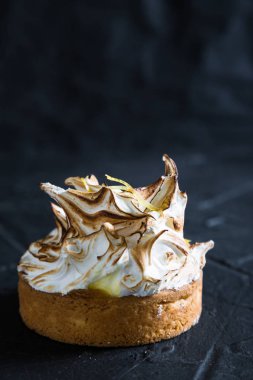 Lezzetli kek koyu arka plan üzerine