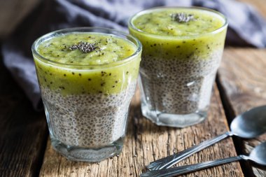 Chia puding kivi ile