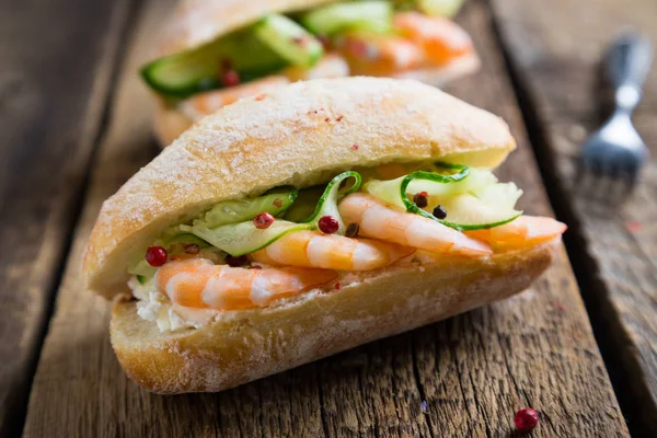 Sandwich with shrimps and cream cheese
