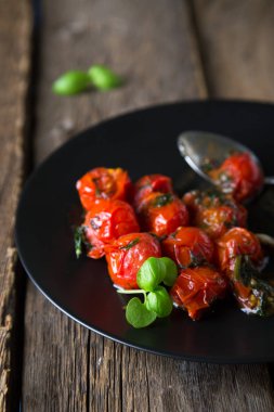 Baharatlı Kavrulmuş Kiraz Domates