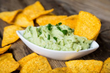 Guacamole Sos ve Nachos Cips