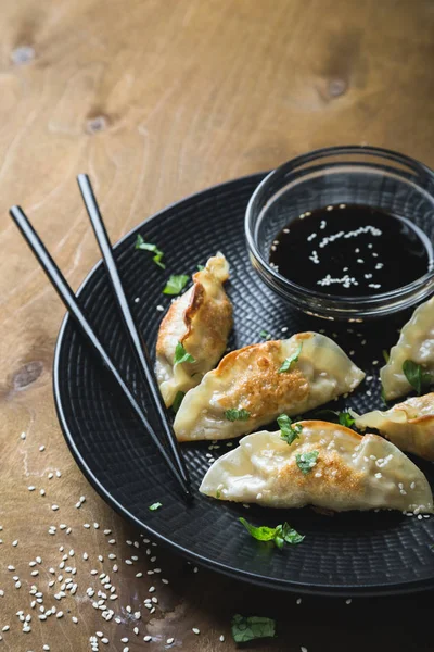 Asiatische Gebratene Knödel Mit Sojasauce — Stockfoto