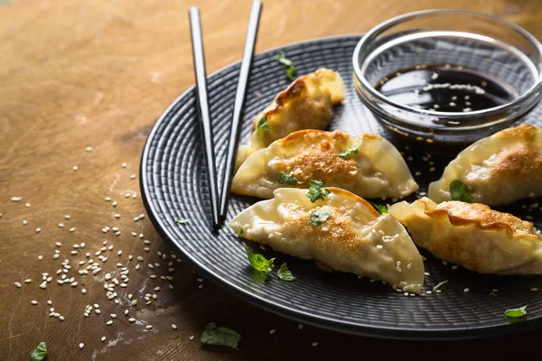 Asiatische Gebratene Knödel Mit Sojasauce — Stockfoto