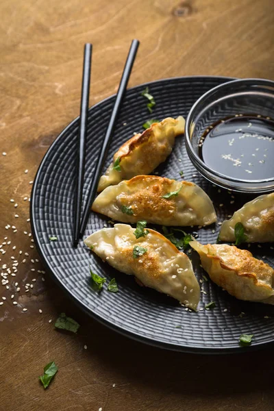 Asiatische Gebratene Knödel Mit Sojasauce — Stockfoto