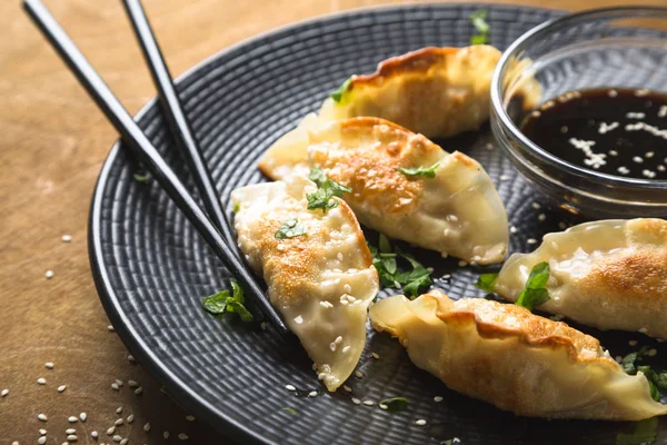 Asiatische Gebratene Knödel Mit Sojasauce — Stockfoto