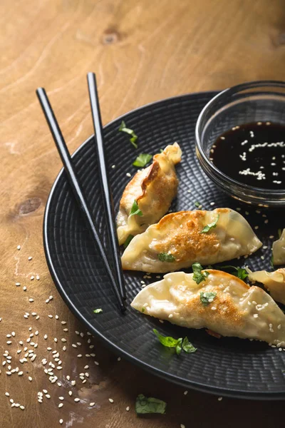 Asiatische Gebratene Knödel Mit Sojasauce — Stockfoto