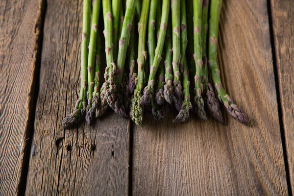 Asperges Fraîches Sur Table Gros Plan — Photo