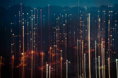 Gece şehrin ışıkları hareket