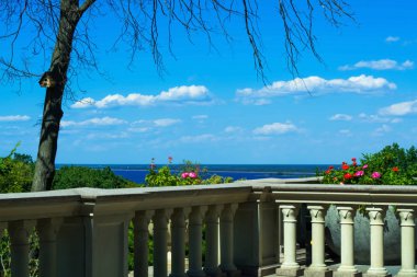 Güzel veranda malikânenin görünümünden