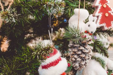 Noel ağacı. Yılbaşı oyuncakları. Noel.