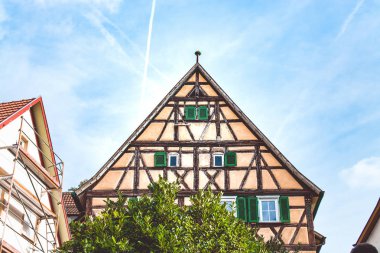 Almanya'da renkli eski ev