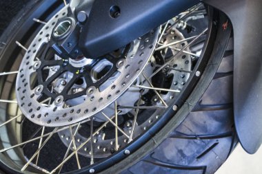 Spor motorlu bisiklet tekerleği