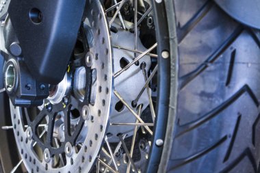 Spor motorlu bisiklet tekerleği