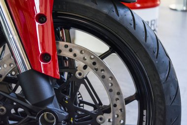 Spor motorlu bisiklet tekerleği