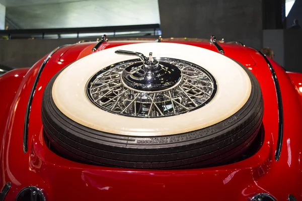 Viejo Mercedes Color Rojo Salón Cuero Coche Retro Exposición Museo — Foto de Stock